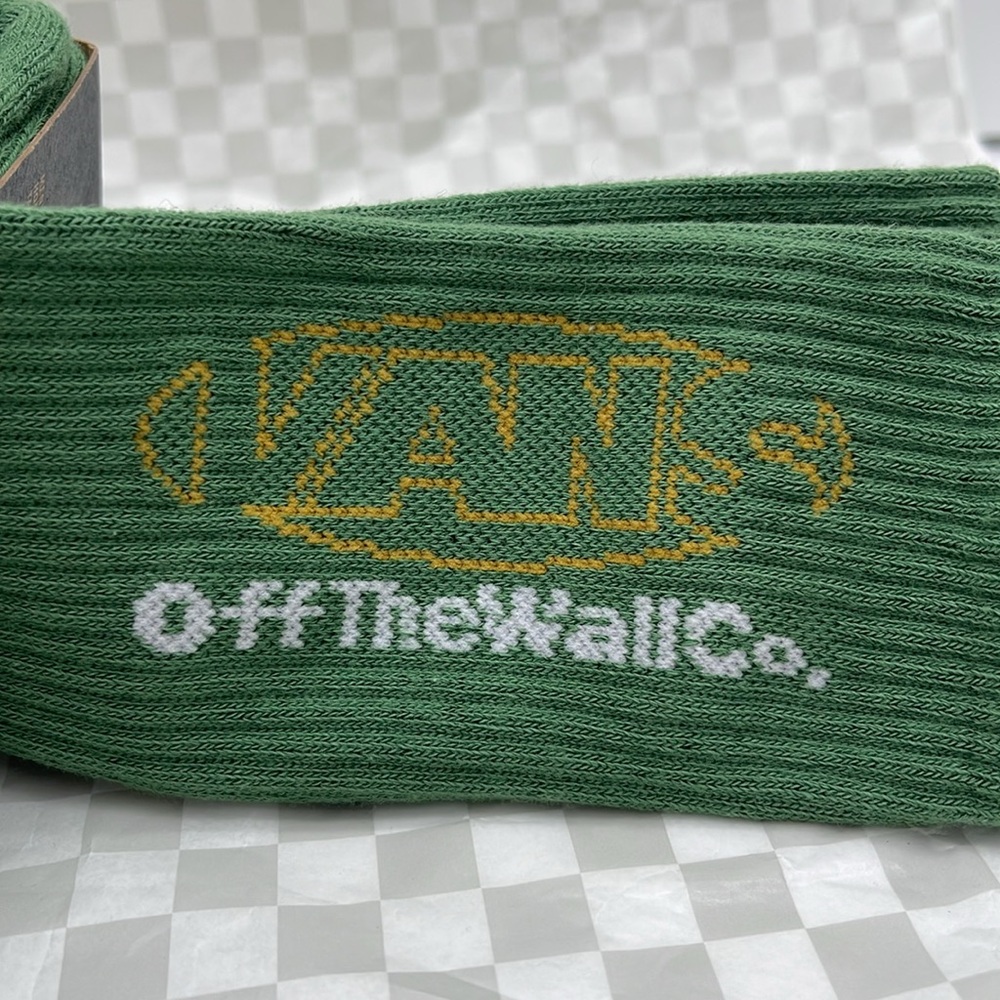Vans Green Crew Socks VANS®
"OFF THE WALL" 1 pair Crew Socks Size Medium NWT - Picture 16 of 16